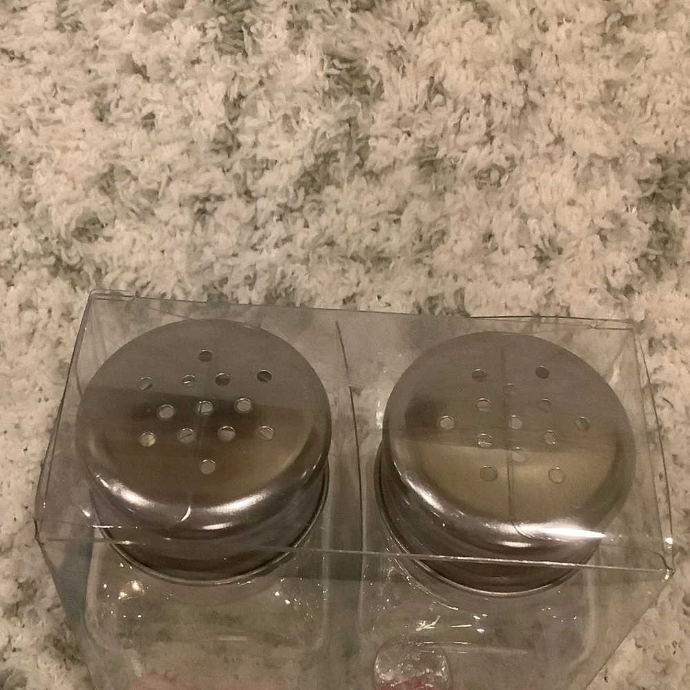 Willow & Reed Pink Ribbon Valentines Day Glass Salt Pepper Shaker Set NWT boxed - Picture 3 of 14